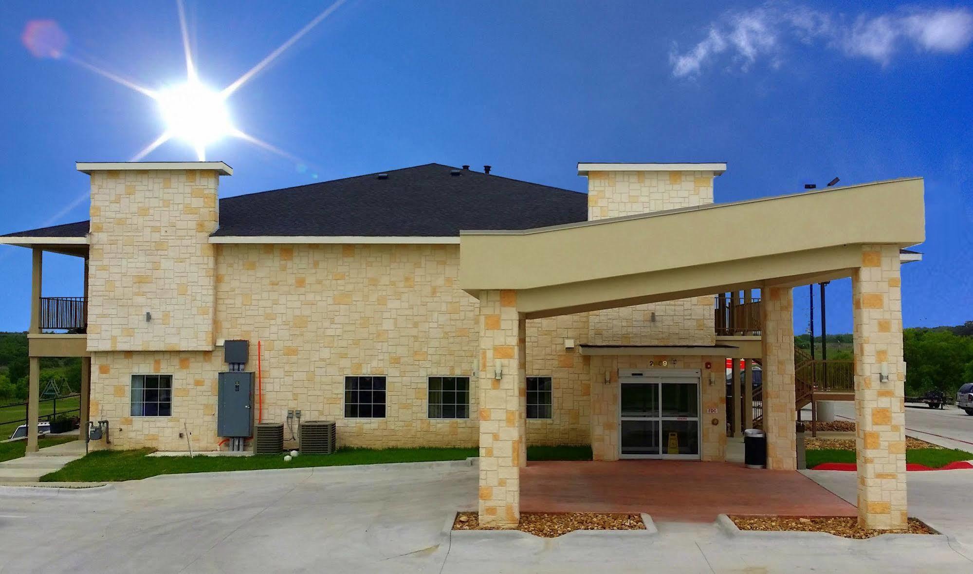 Westwood Inn By Oyo Gonzales Tx المظهر الخارجي الصورة